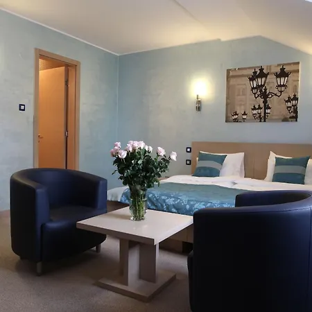 Euro Garni Hotel 4*