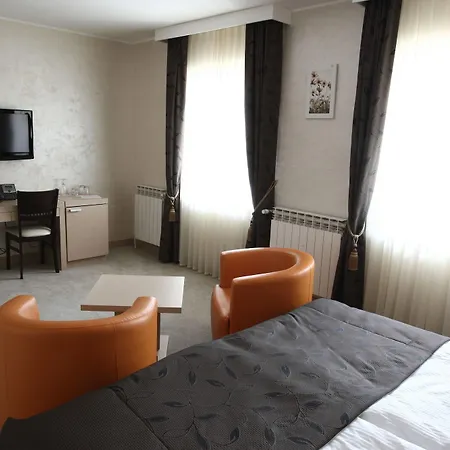 Euro Garni Hotel 4*
