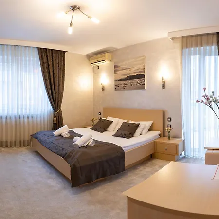 Euro Garni Hotel 4*