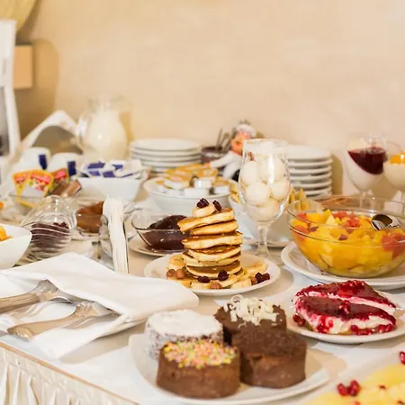 Euro Garni Hotel 4*