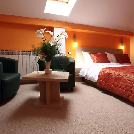 Euro Garni Hotel 4*